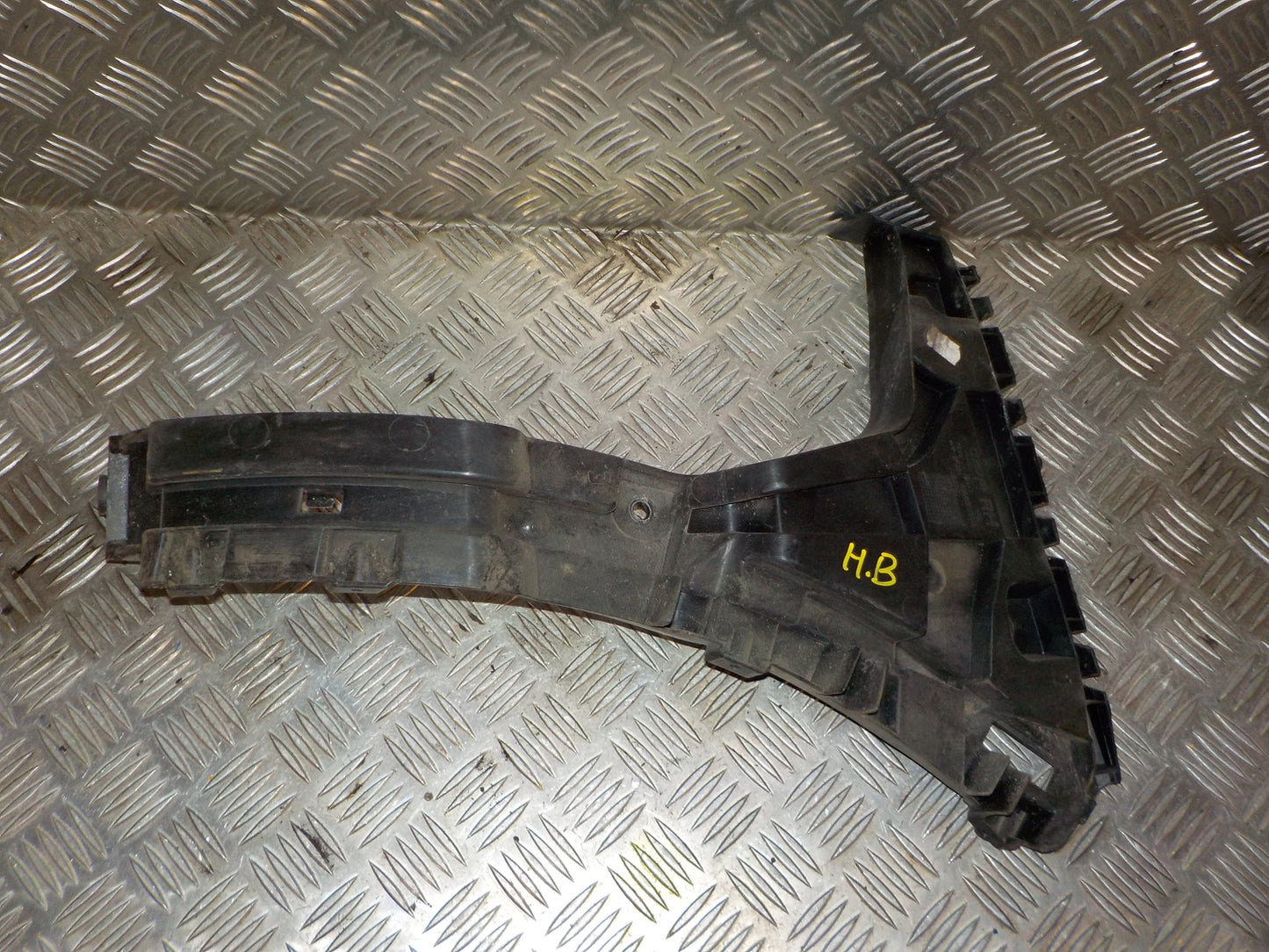 Audi Q3 8U Kofangerhjørne Med OEM Nr. 8U0807454A Fra Audi Ophugger