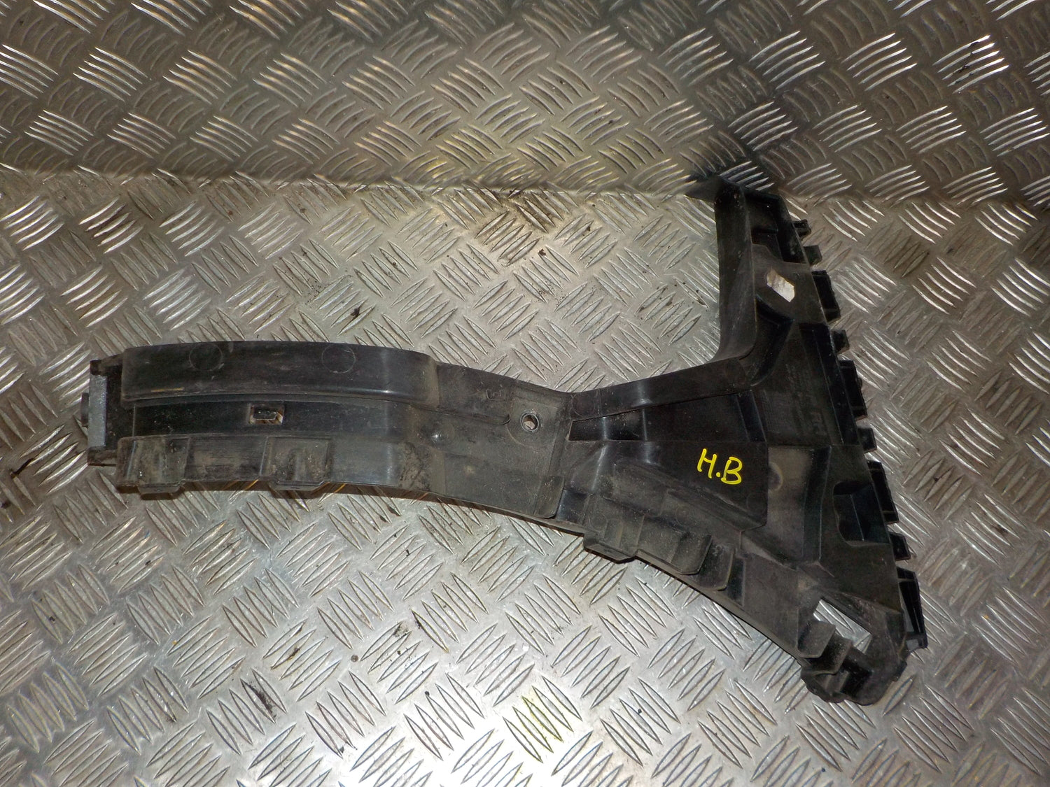 Audi Q3 Kofangerhjørne Med OEM Nr. 8U0807454A Fra Audi Ophugger