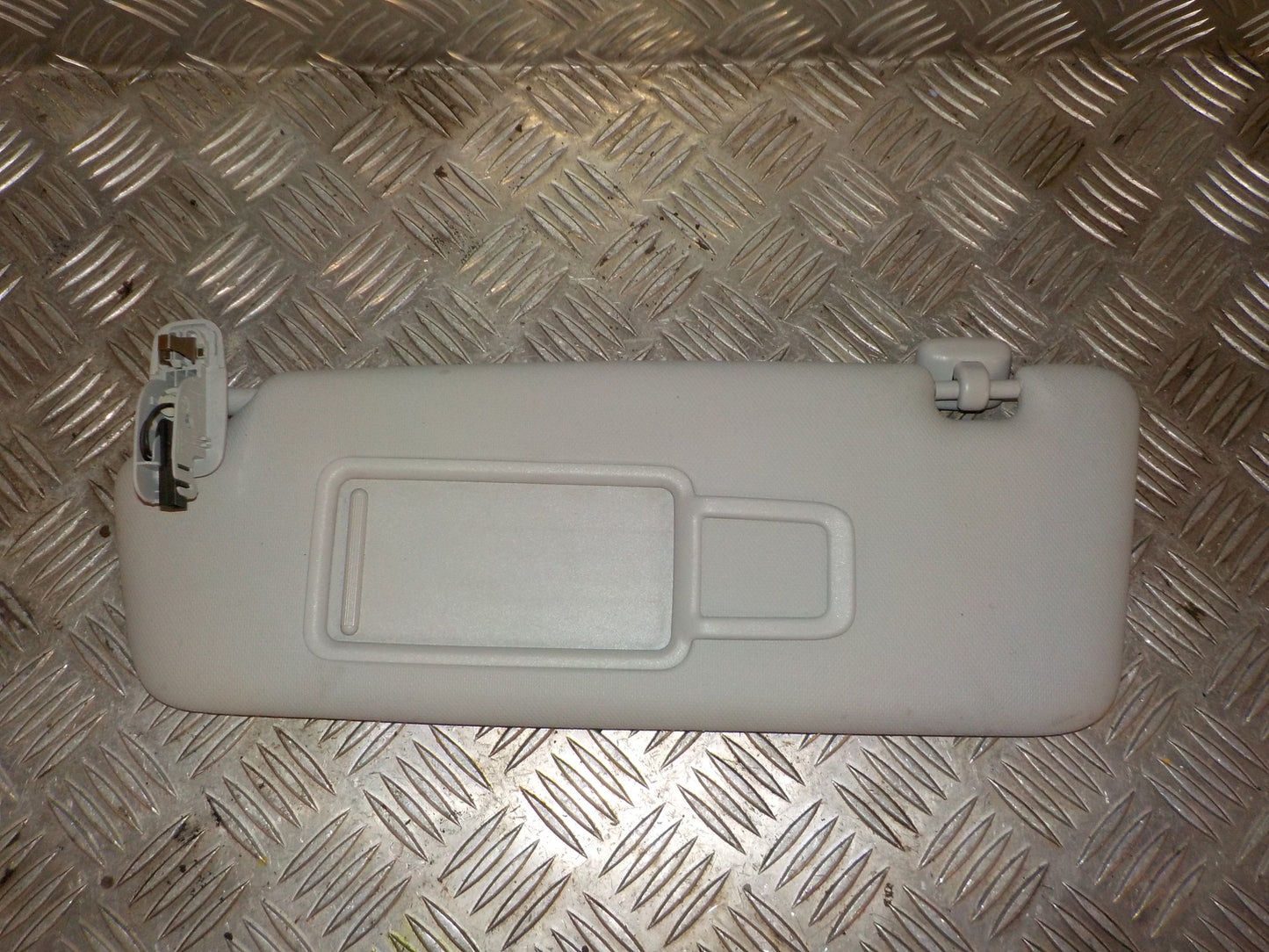 Audi Q3 8U Solskærm Med OEM Nr. 8K0857551 Fra Audi Ophugger