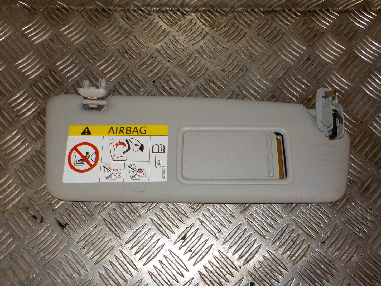 Audi Q3 8U Solskærm Med OEM Nr. 8K0857552 Fra Audi Ophugger