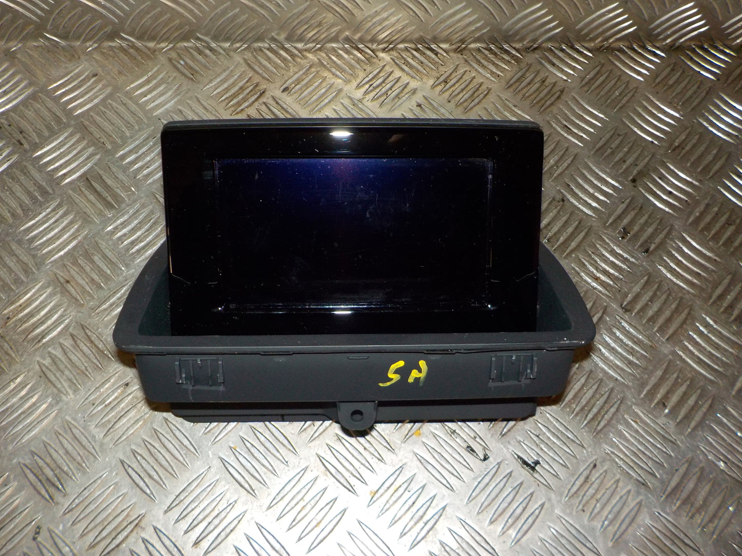 Audi Q3 8U Multiskærm (Evt. Touch) Med OEM Nr. 8U08572736B Fra Audi Ophugger