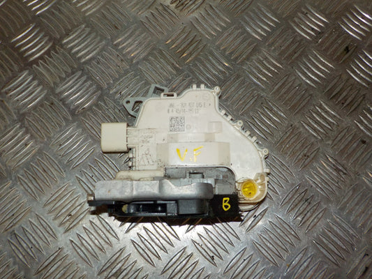 Audi Q3 8U Dørlås Med OEM Nr. 8J1837015E Fra Audi Ophugger
