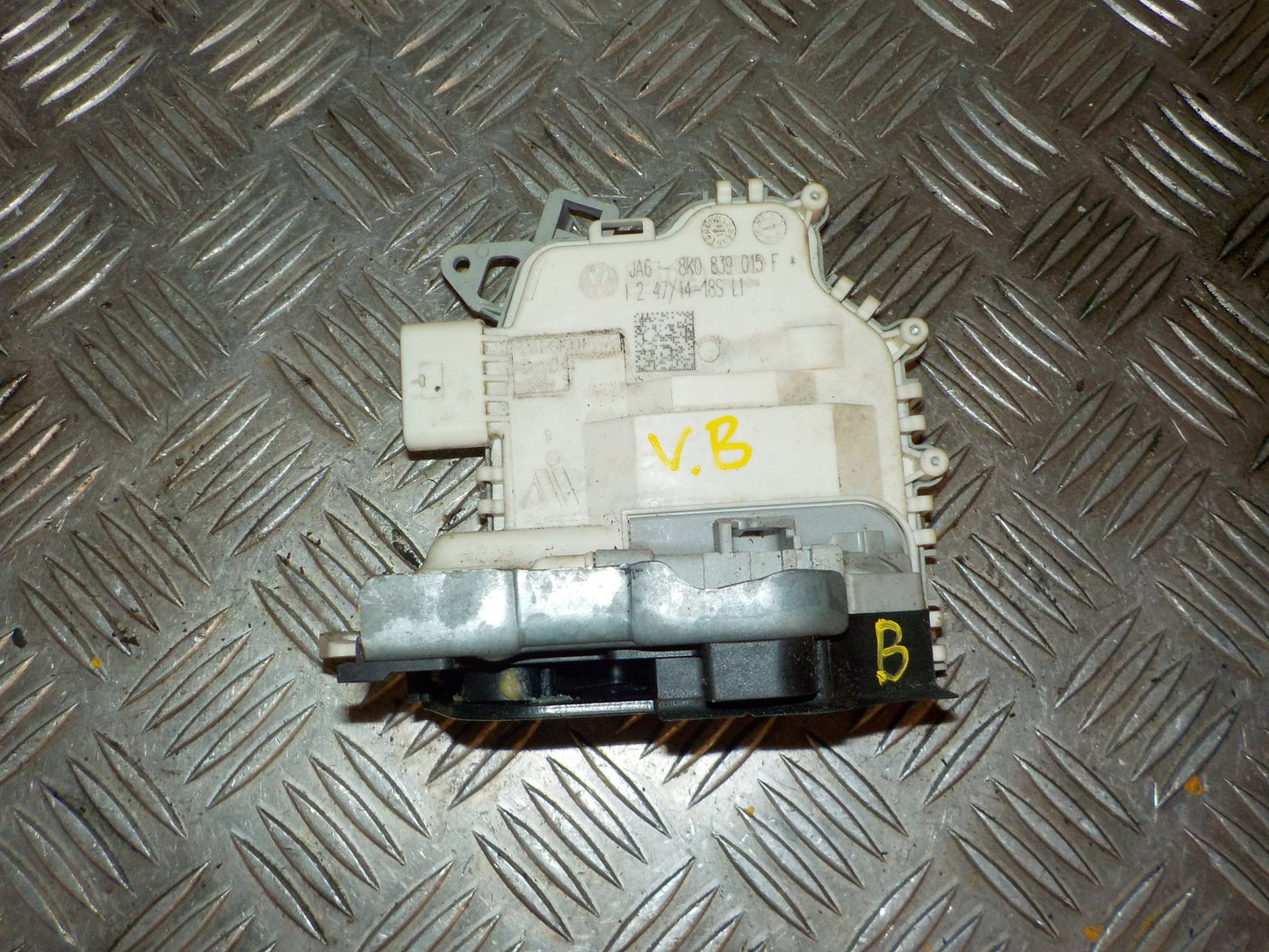 Audi Q3 8U Dørlås Med OEM Nr. 8K0839015F Fra Audi Ophugger