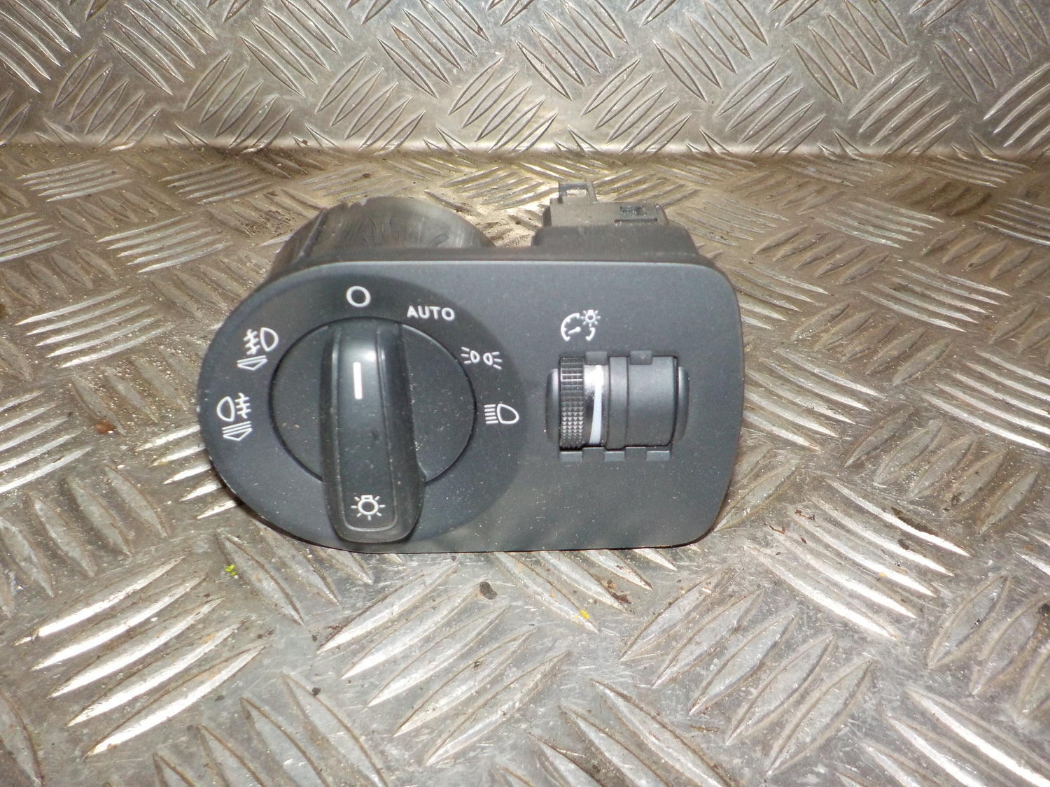 Audi Q3 Kontakt Lys Med OEM Nr. 8X1941531AH Fra Audi Ophugger