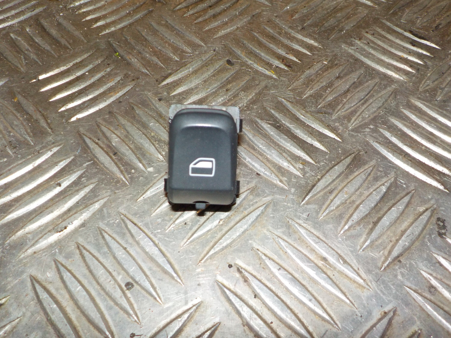 Audi Q3 Kontakt Rudehejs Med OEM Nr. 4G0959855 Fra Audi Ophugger