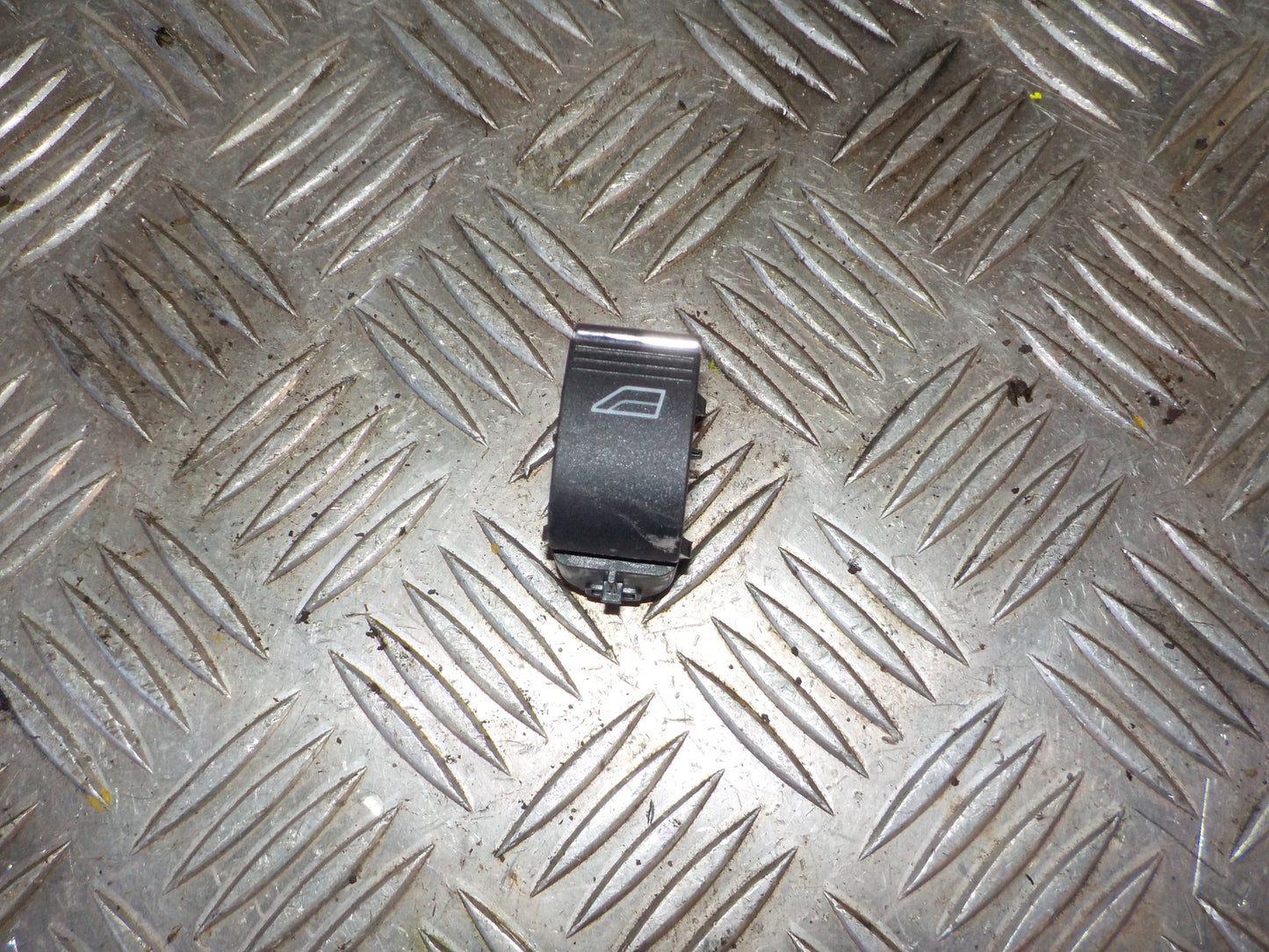 Ford Focus Kontakt Rudehejs Med OEM Nr. BM5T14529AB Fra Ford Ophugger