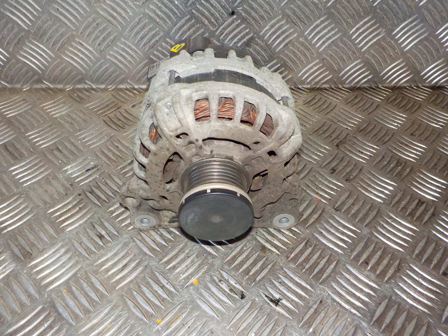 Skoda Citigo Generator Med OEM Nr. 04C903023D Fra Skoda Ophugger