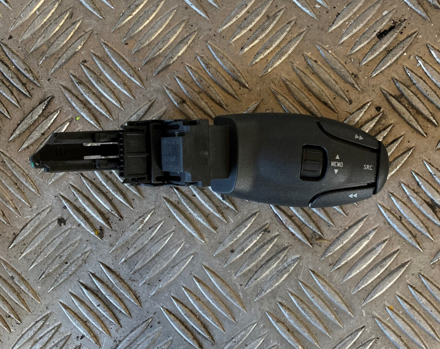 Citroen Berlingo Kontakt Diverse Med OEM Nr. RADIO Fra Citroen Ophugger