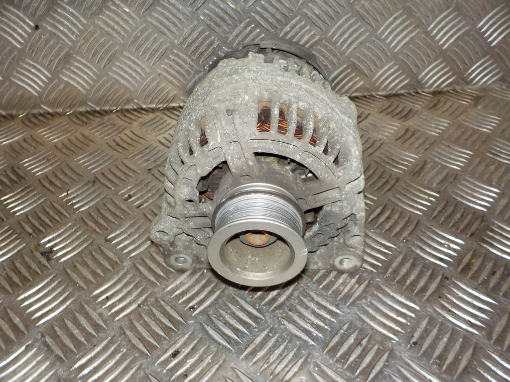 VW Caddy 2K Generator Med OEM Nr. 06F903023G Fra VW Ophugger
