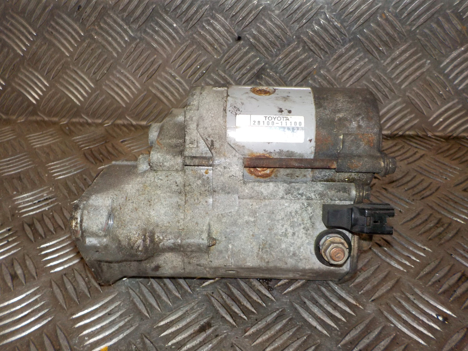 Toyota Corolla 3D-5D Hb E100 Starter Med OEM Nr. 2810011100 Fra Toyota Ophugger