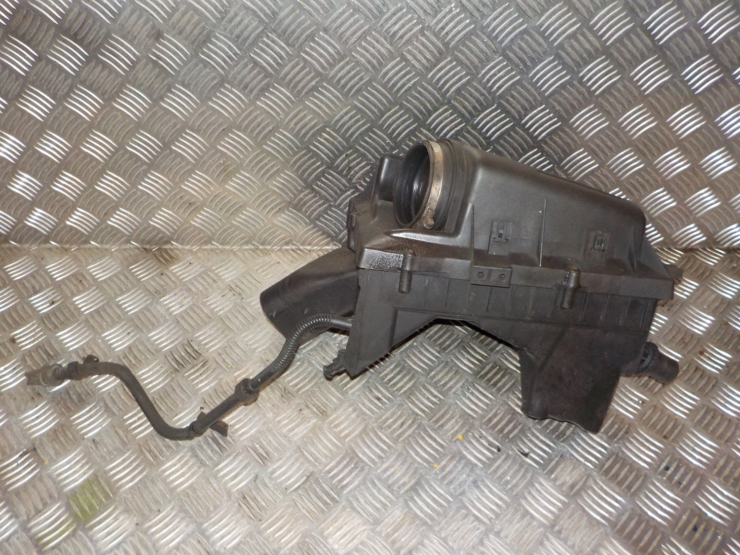 Opel Insignia A Luftfilterkasse  Med OEM Nr. 13296367 Fra Opel Ophugger