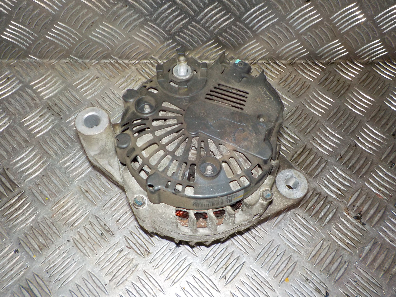 Opel Insignia A Generator Med OEM Nr. 13502581 Fra Opel Ophugger