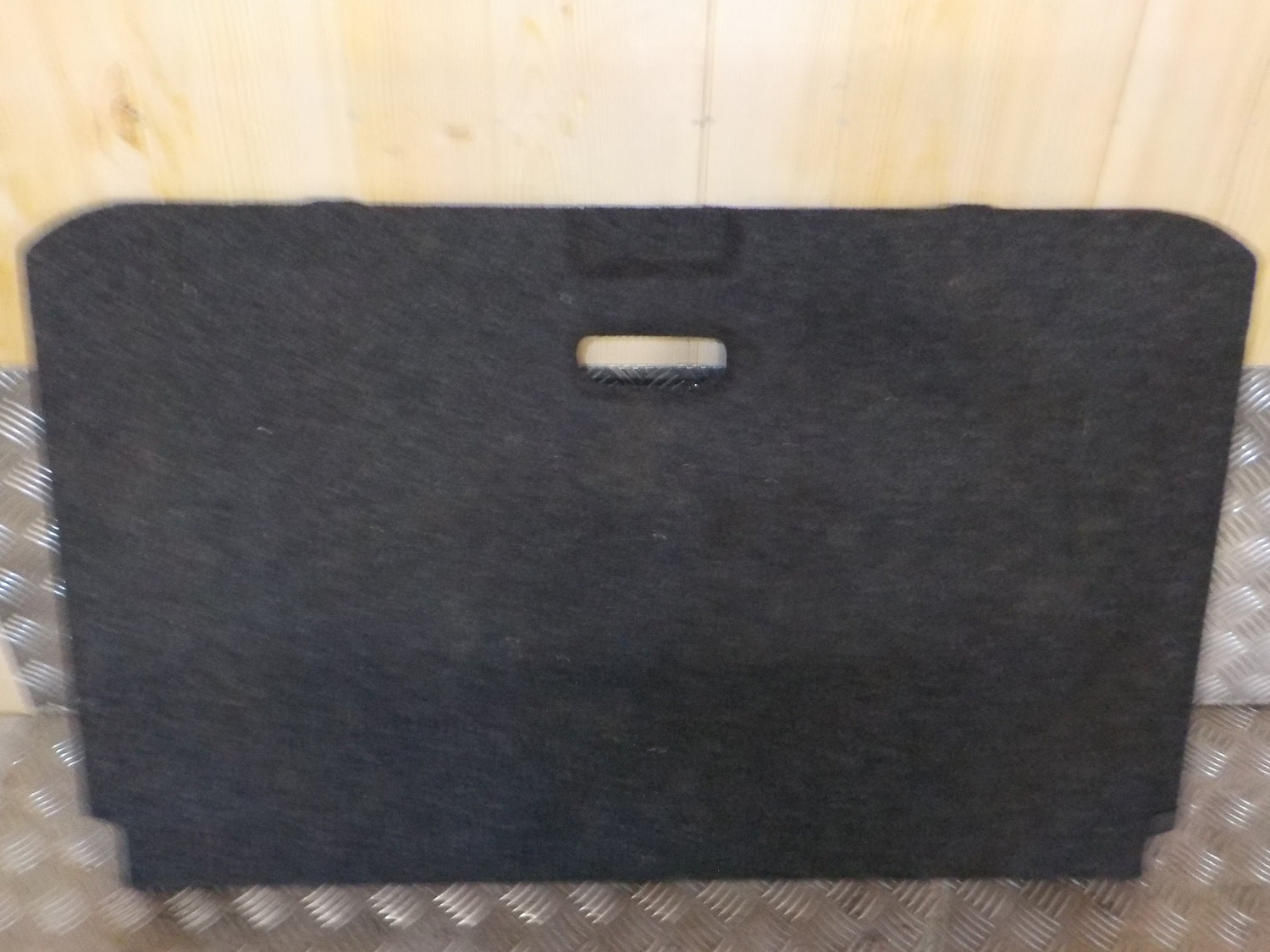 Opel Corsa D Bagagerumsbund Med OEM Nr. 13204025 Fra Opel Ophugger