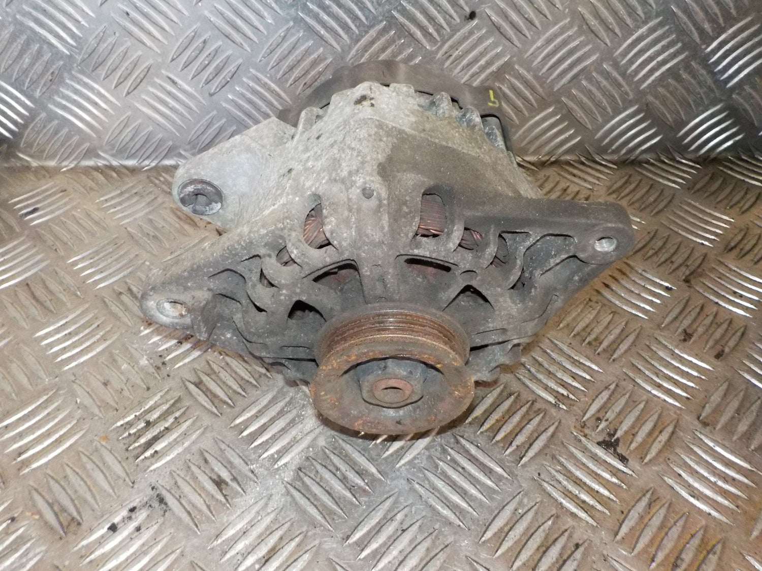 Hyundai Getz Generator Med OEM Nr. 3730022650 Fra Hyundai Ophugger