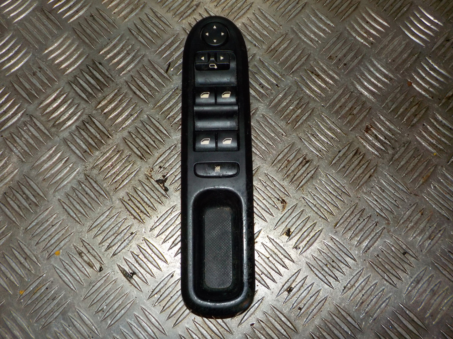 Peugeot 407 Kontakt Rudehejs Med OEM Nr. 96468703XT Fra Peugeot Ophugger