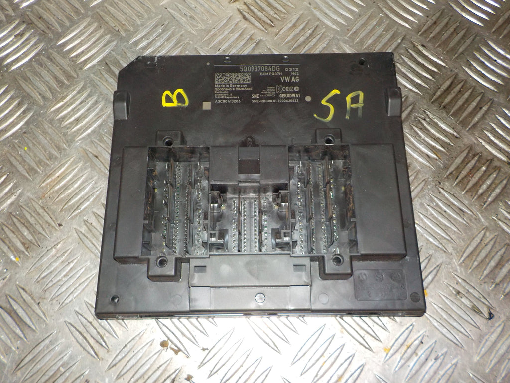 VW T-Roc Bcm / Komfortkomputer Med OEM Nr. 5Q0937084DG Fra VW Ophugger
