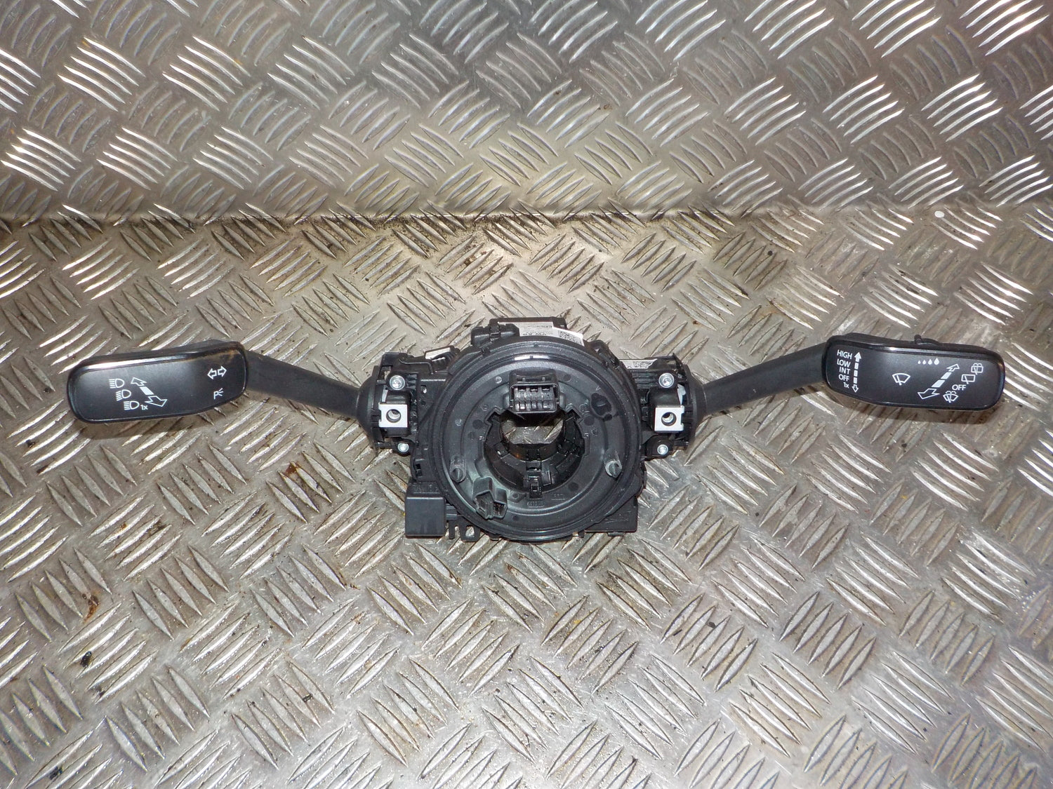 VW T‑Roc Kontakt Combi Med OEM Nr. 5Q1953521RIGI Fra VW Ophugger