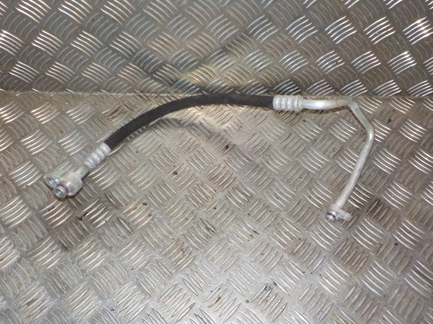 VW T-Roc Aircond. Rør/Slang/Ventiler Med OEM Nr. 5Q0816721AA Fra VW Ophugger