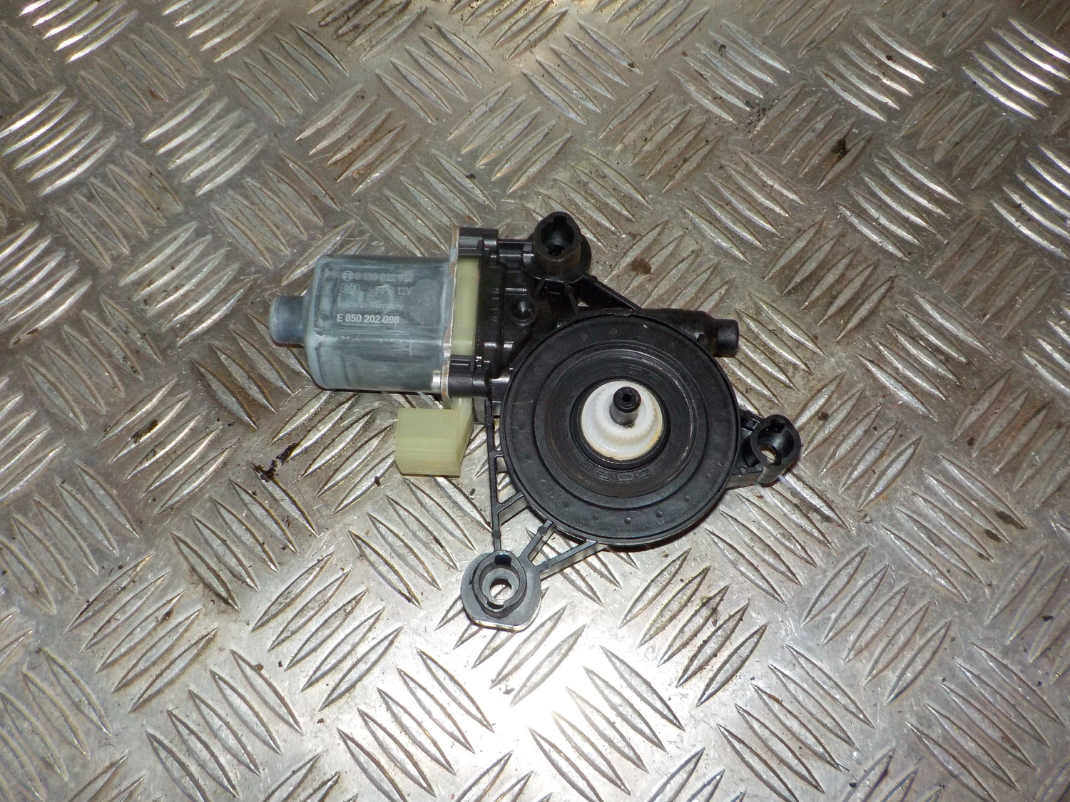 VW T-Roc Rudemotor - Rudehejs Med OEM Nr. 5Q0959802A Fra VW Ophugger