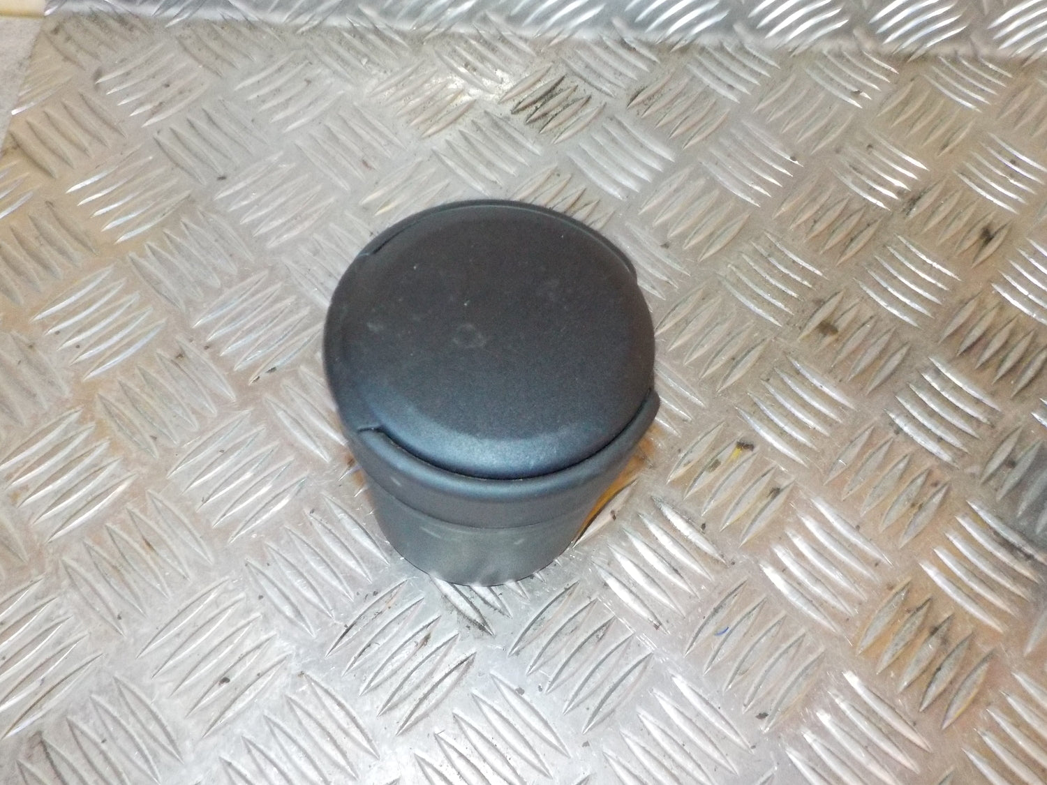 VW T-Roc Askebæger Med OEM Nr. 5G0857961 Fra VW Ophugger