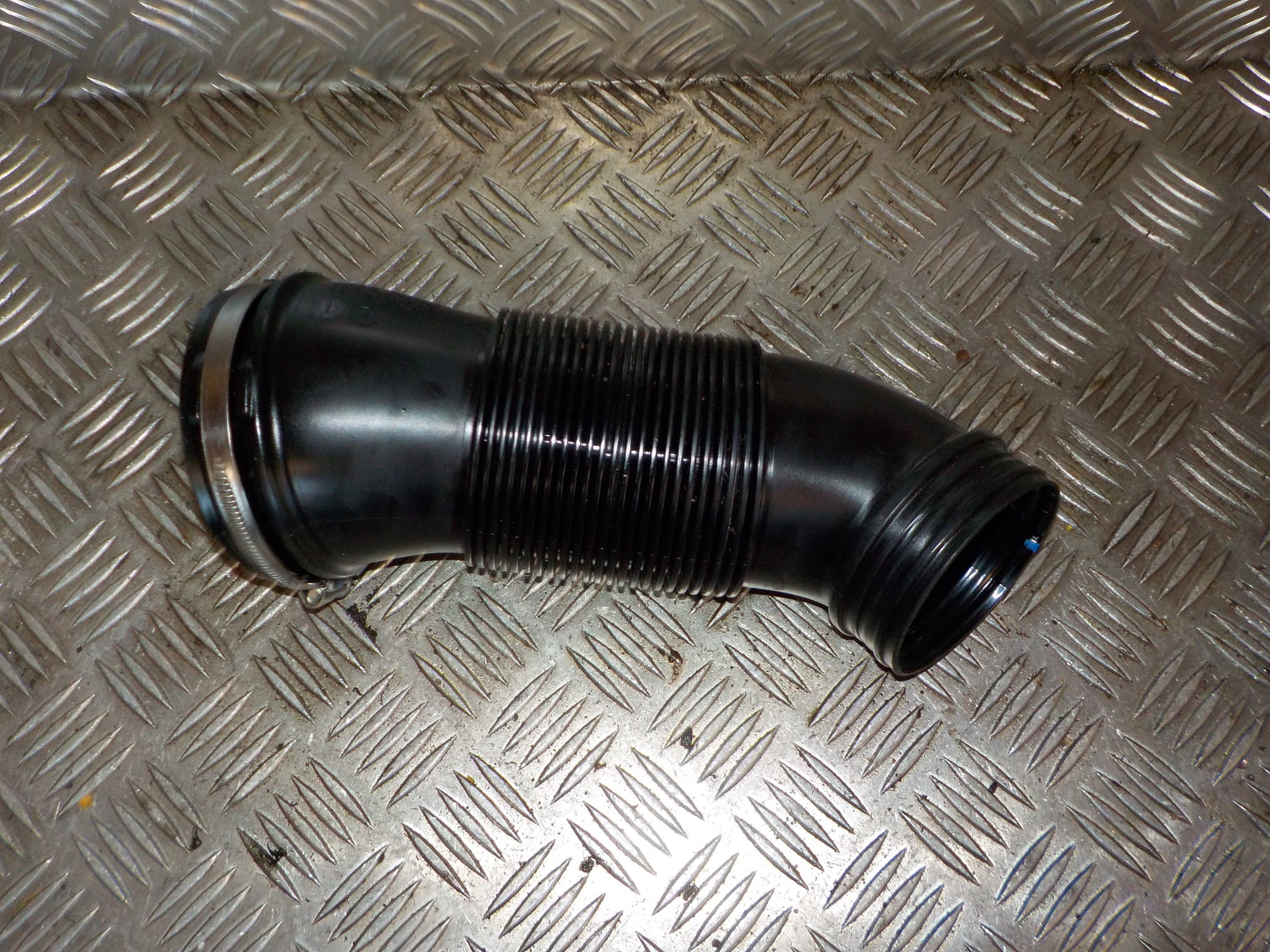 VW T-Roc Indsugningsslange Med OEM Nr. 5Q0129684C Fra VW Ophugger