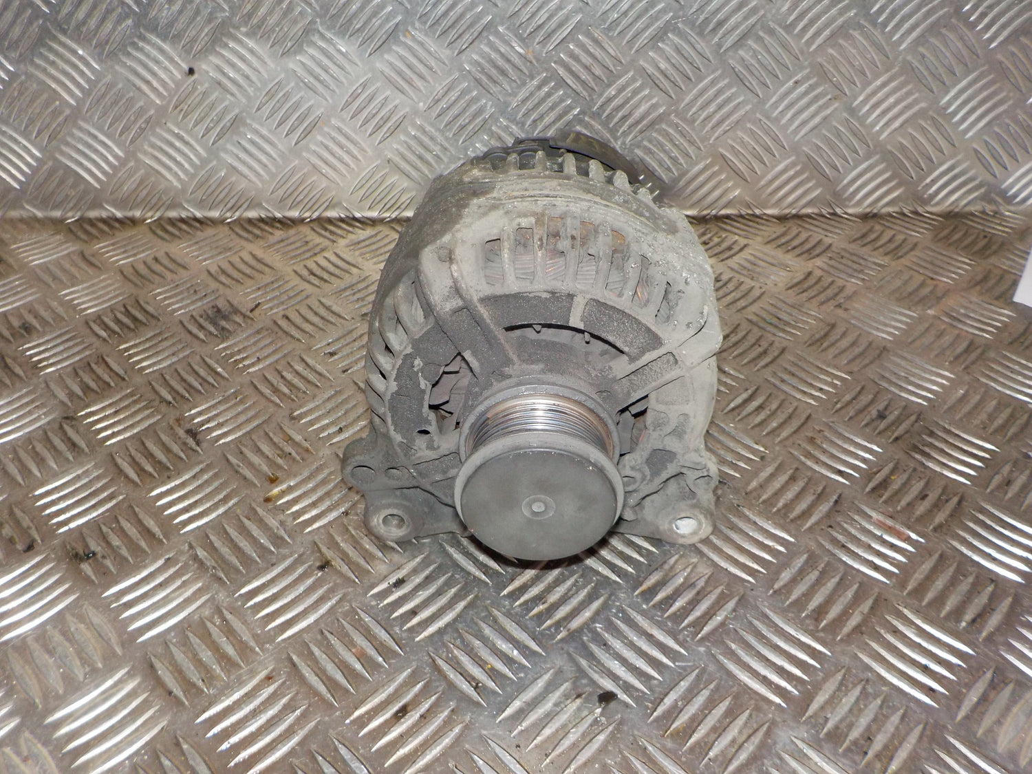 Audi A3 Generator Med OEM Nr. 028903028E Fra Audi Ophugger