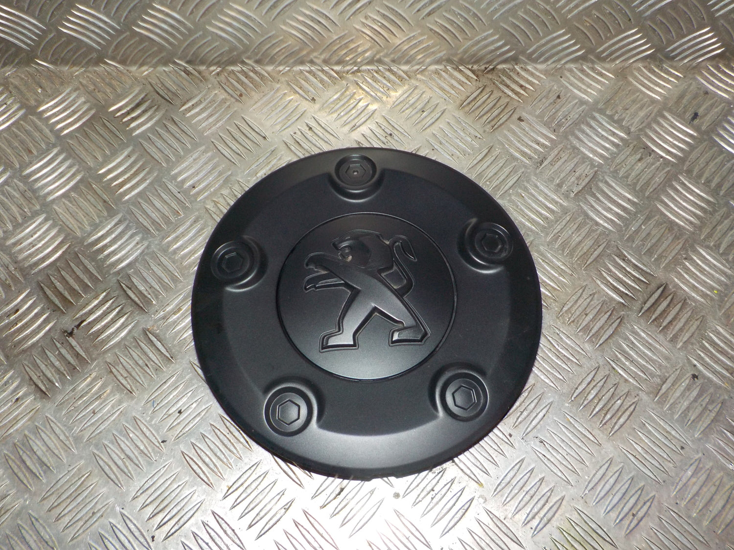 Peugeot Expert Navkapsel Med OEM Nr. 9677681777 Fra Peugeot Ophugger