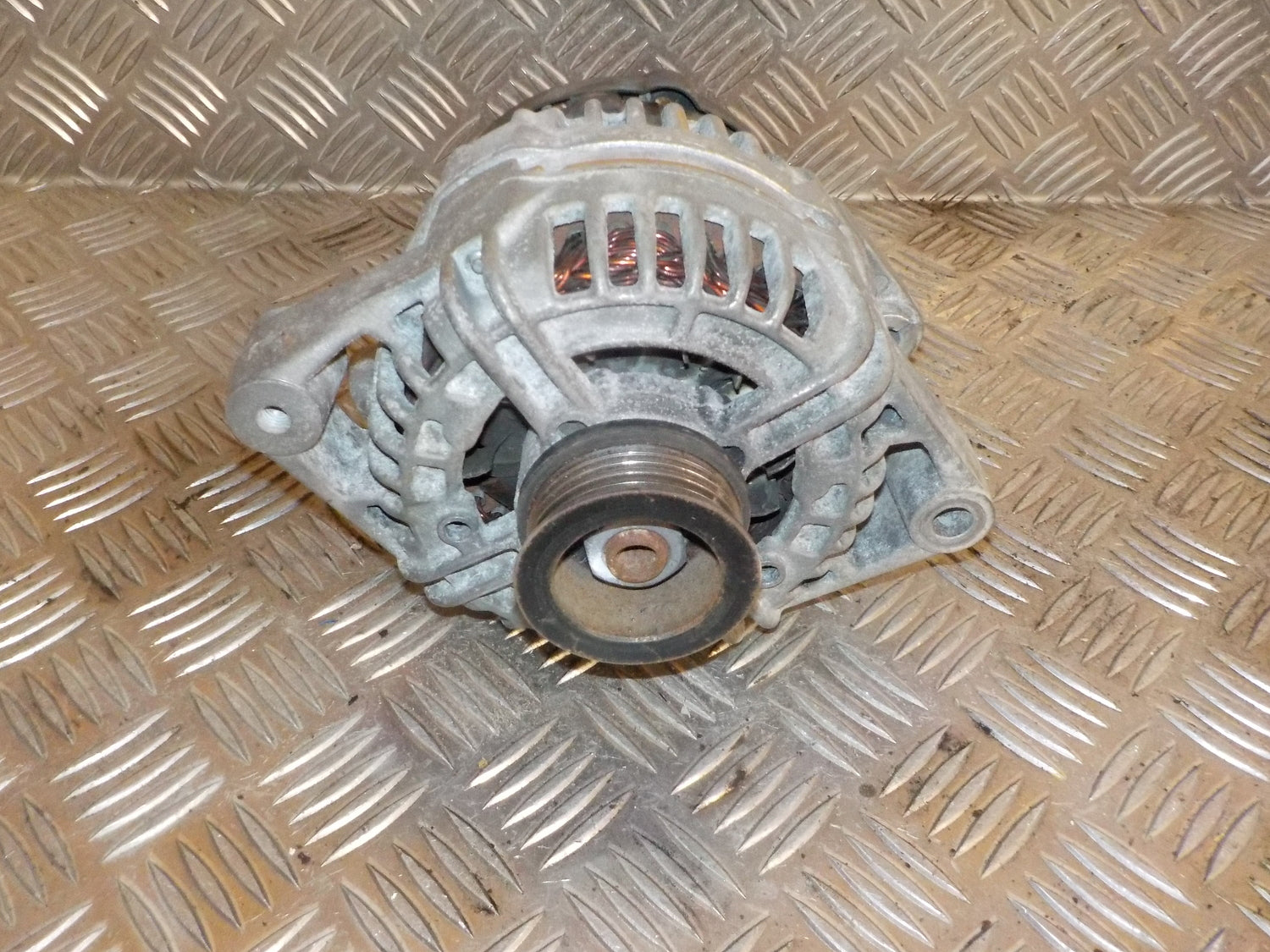 Opel Meriva A Generator Med OEM Nr. 0124425022 Fra Opel Ophugger