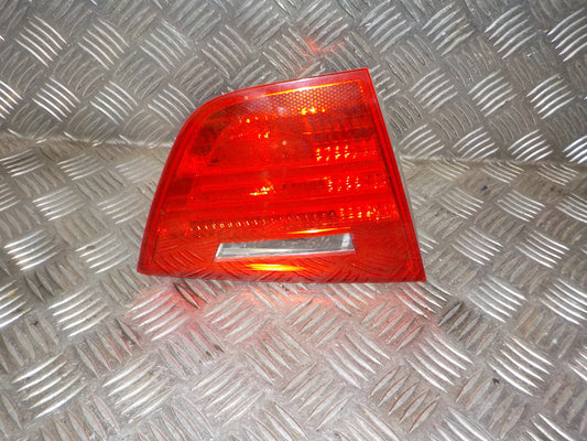 BMW 3-Serie E90/E91/E92 Baglygte Med OEM Nr. 7289433 Fra BMW Ophugger