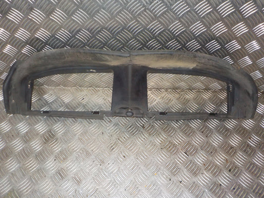 BMW 3-Serie E90/E91/E92 Luftindtag For Med OEM Nr. 51717BA099 Fra BMW Ophugger