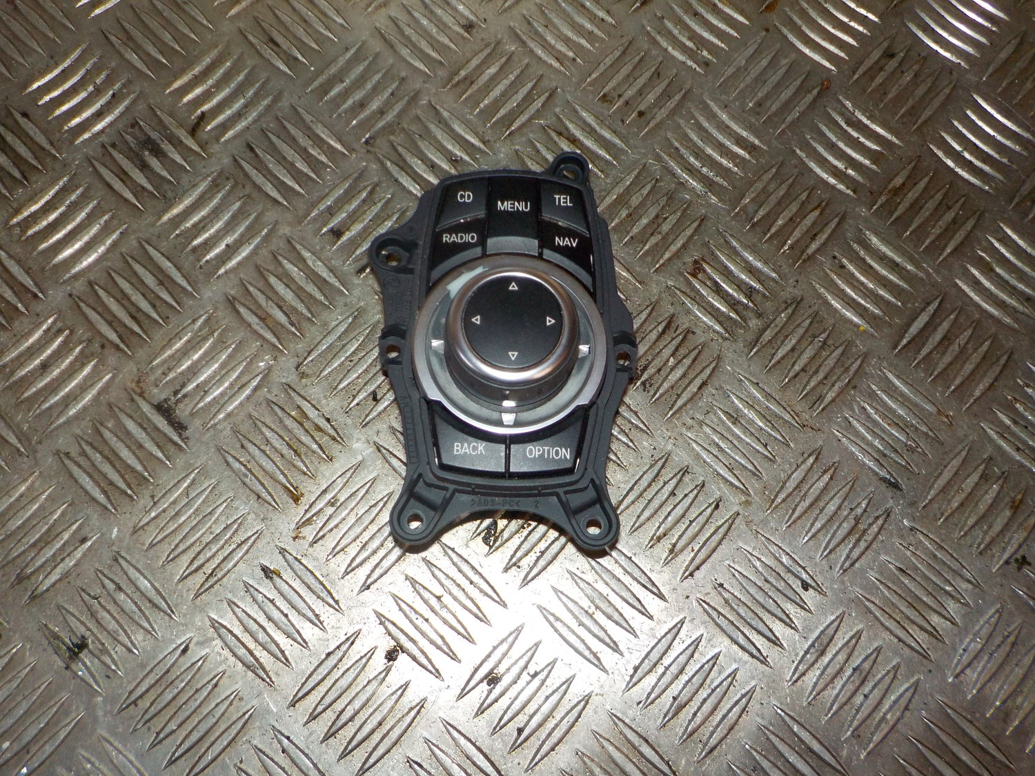 BMW 3-Serie E90/E91/E92/E Radio Div. Tilbehør Med OEM Nr. 9249439 Fra BMW Ophugger