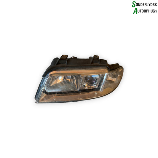 Audi A4 8D Forlygte Med OEM Nr. 8D0941003AK Fra Audi Ophugger