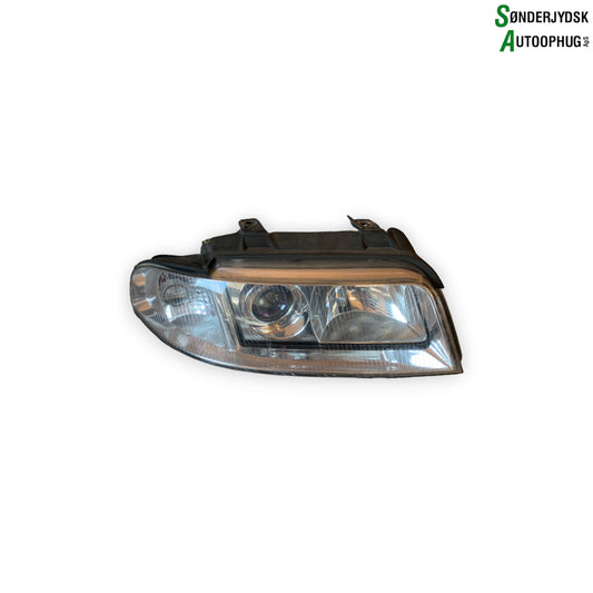Audi A4 8D Forlygte Med OEM Nr. 8D0941004AK Fra Audi Ophugger