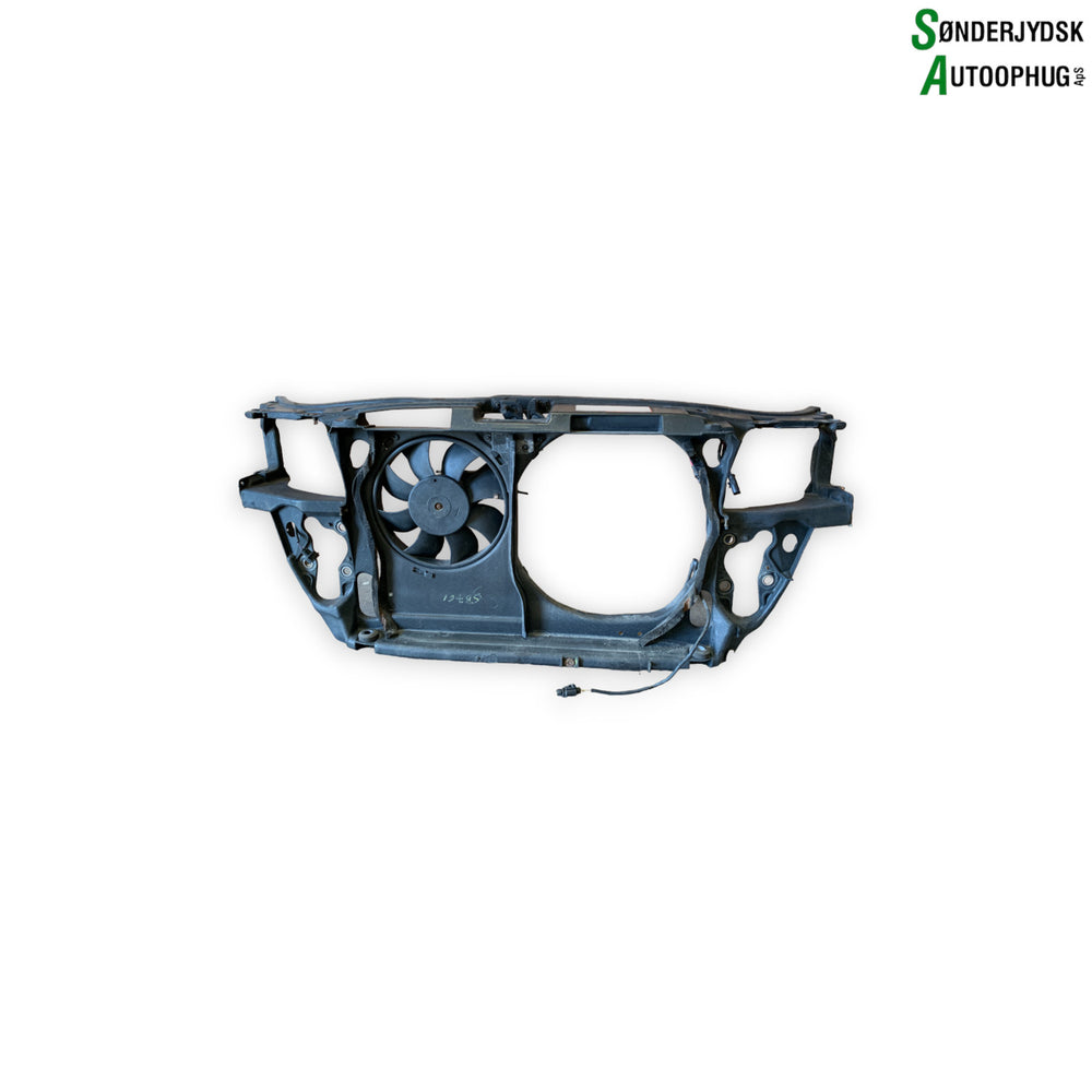 Audi A4 Frontkasse Med OEM Nr. 8D0805594AL Fra Audi Ophugger