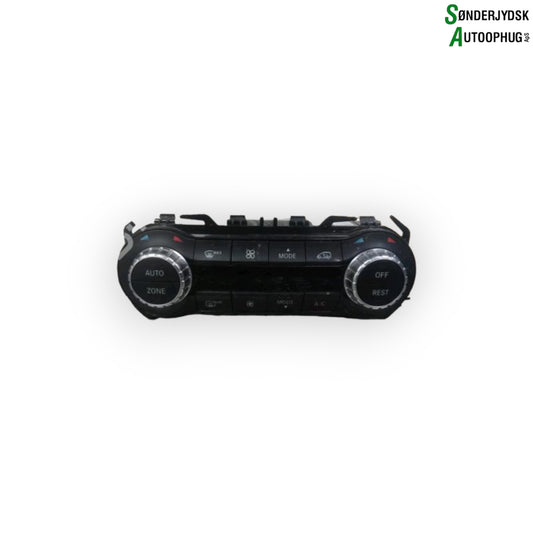 Mercedes-Benz A-W176 Varmeregulering Med OEM Nr. 2469008415 Fra Mercedes-Benz Ophugger