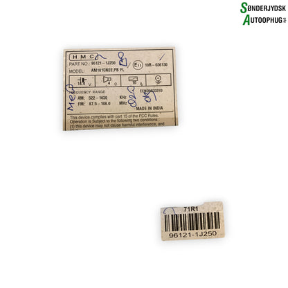 Hyundai I20 NL Radio M/Cd Med OEM Nr. 961211J250 Fra Hyundai Ophugger