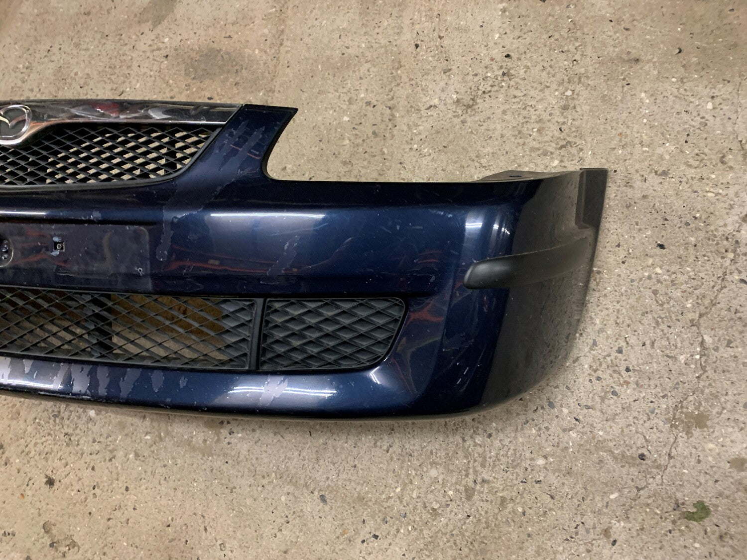 Mazda 323 4D Bj12 Forkofanger Med OEM Nr. BJ1V50031C Fra Mazda Ophugger