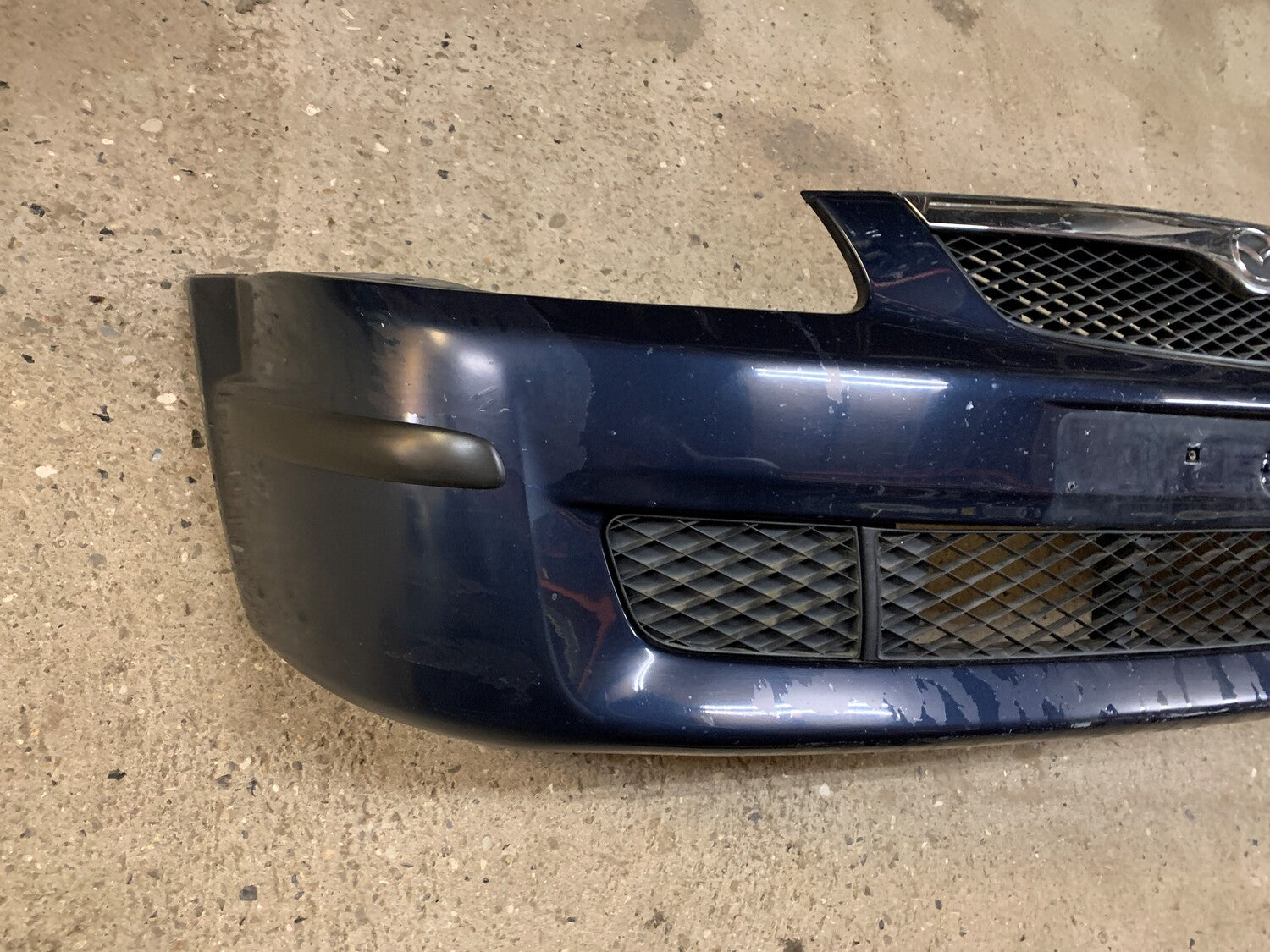 Mazda 323 4D Bj12 Forkofanger Med OEM Nr. BJ1V50031C Fra Mazda Ophugger