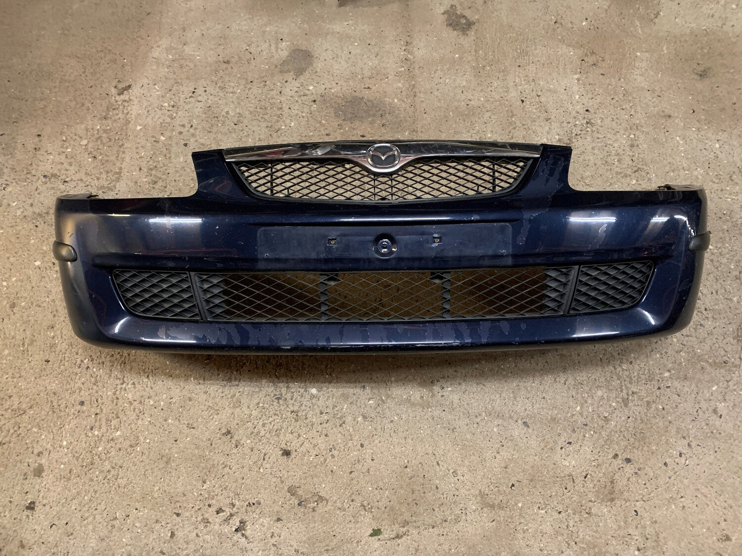 Mazda 323 4D Bj12 Forkofanger Med OEM Nr. BJ1V50031C Fra Mazda Ophugger
