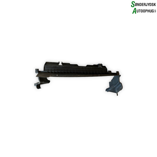 Mercedes-Benz C W205 Kølerkappe Med OEM Nr. A2055050330 Fra Mercedes-Benz Ophugger