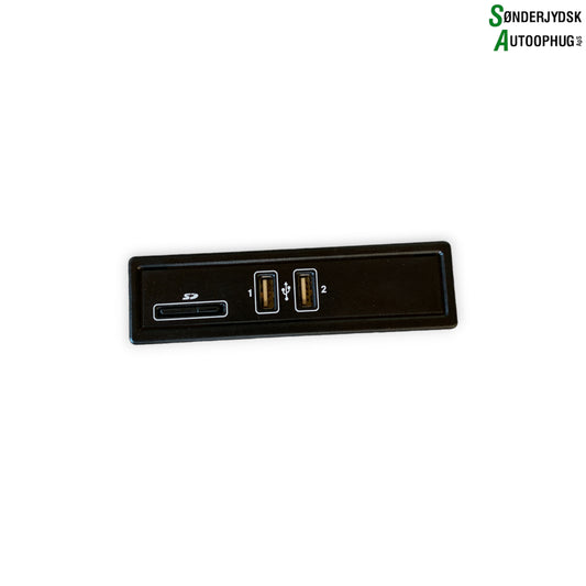 Mercedes-Benz Mercedes C W205 Radio Div. Tilbehør Med OEM Nr. USB+SDKORT Fra Mercedes-Benz Ophugger