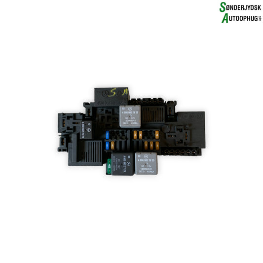 Mercedes-Benz C W205 Sikringsboks Med OEM Nr. 2229063701 Fra Mercedes-Benz Ophugger