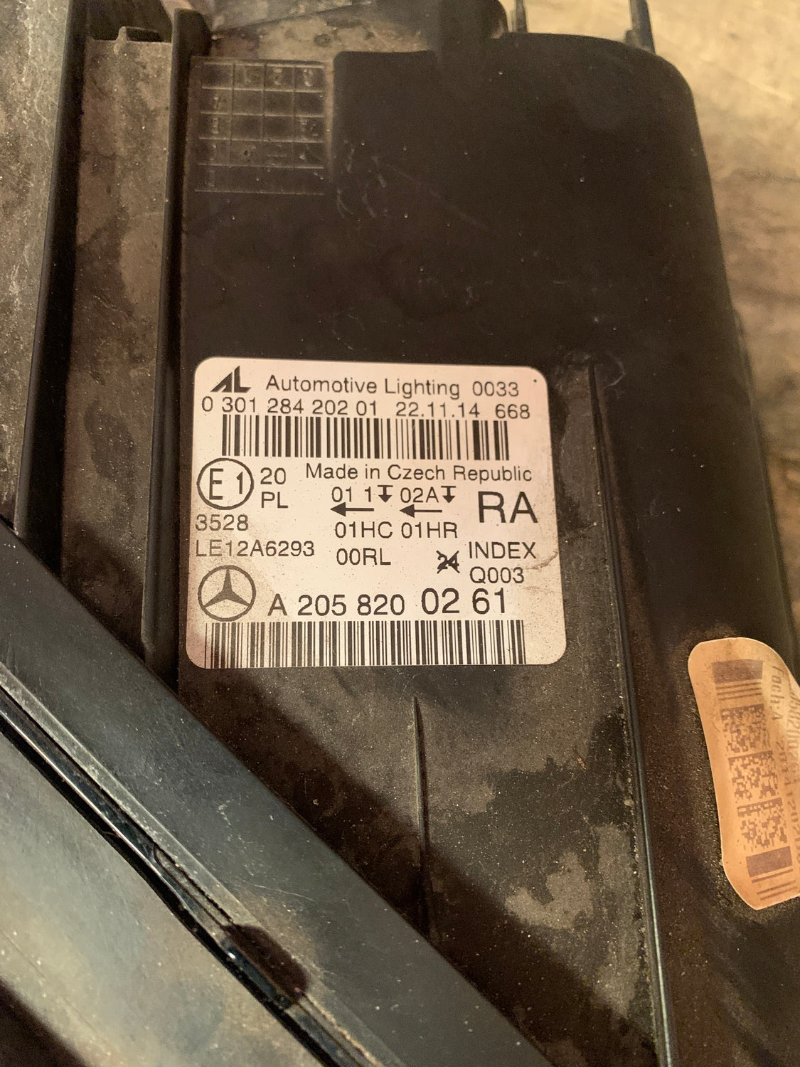 Mercedes-Benz C W205 Forlygte Med OEM Nr. A2058200261 Fra Mercedes-Benz Ophugger