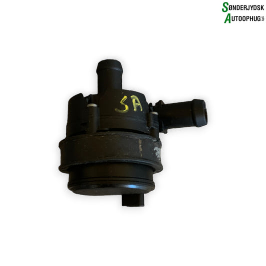 Mercedes-Benz Mercedes A W176 Cirkulationspumpe Med OEM Nr. A0005000686 Fra Mercedes-Benz Ophugger