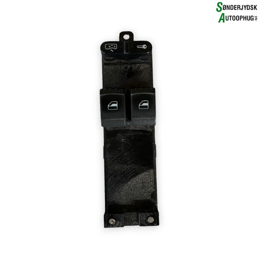 Skoda Fabia Kontakt Rudehejs Med OEM Nr. 1J3959857A Fra Skoda Ophugger