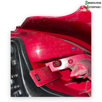 Peugeot 207 Baglygte Med OEM Nr. 6351HQ	 Fra Peugeot Ophugger