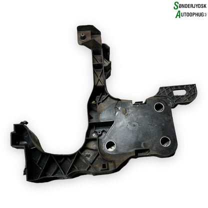 Renault Megane 2 Forlygteholder Med OEM Nr. 8200137496 Fra Renault Ophugger