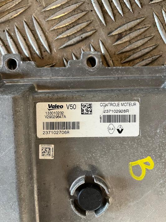 Renault Clio 4 Motorstyring - Motorstyreboks - Injection Elboks Med OEM Nr. 237102928R Fra Renault Ophugger