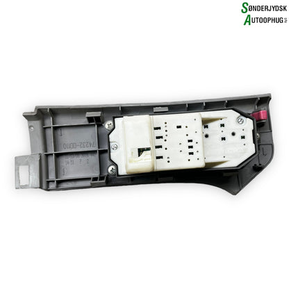 Toyota Yaris Kontakt Rudehejs Med OEM Nr. 848200D100 Fra Toyota Ophugger