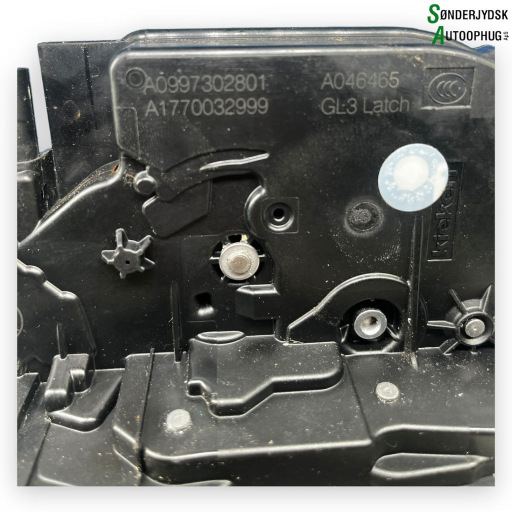 Mercedes-Benz Mercedes A W177 Dørlås Med OEM Nr. A1770032999 Fra Mercedes-Benz Ophugger